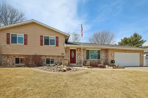 1015 Eric Ln, Waunakee, WI 53597