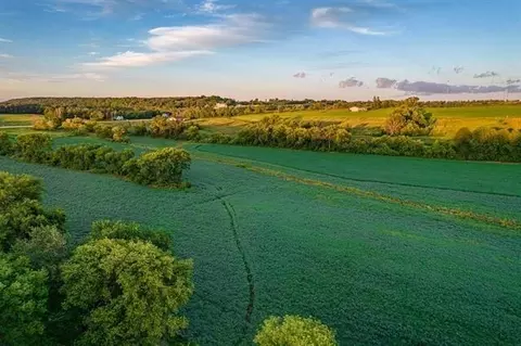 64 Ml Acres Highway 33, Iron Ridge, WI 53035