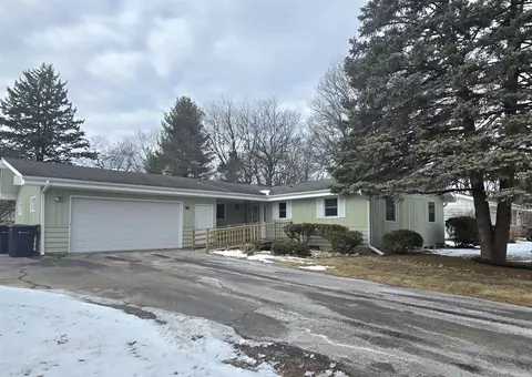 315 Beechwood Dr, Janesville, WI 53548