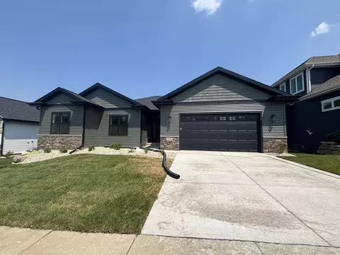 9622 Grey Kestrel Dr, Verona, WI 53593
