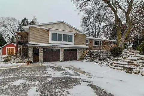 4143 Vilas Hope Rd, Cottage Grove, WI 53527