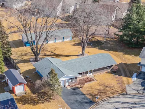 914 Traceway Ct, Poynette, WI 53955