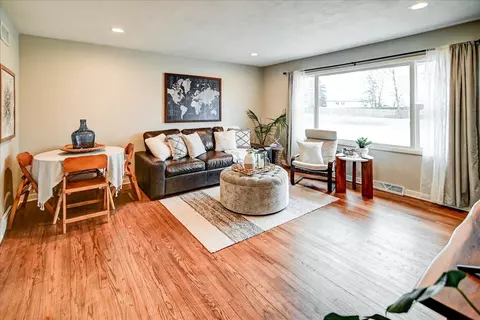 524 Allen Ave, Sun Prairie, WI 53590