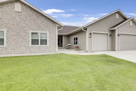 105 Community Dr, Fall River, WI 53932