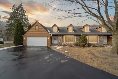 7741 Maple Ridge Ct, Franklin, WI 53132
