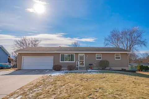 720 Oneida Ct, Sun Prairie, WI 53590