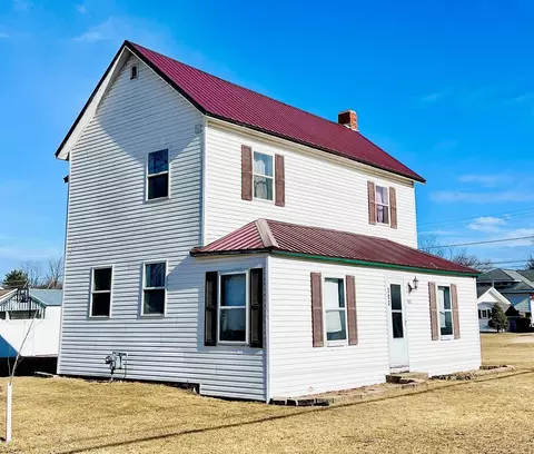 302 E Walnut St, Muscoda, WI 53573
