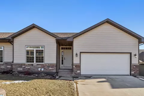 325 Waite Ln, Platteville, WI 53818