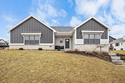 641 Ridge View Ln, Oregon, WI 53575