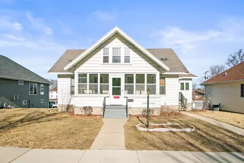 527 W Carroll St, Portage, WI 53901