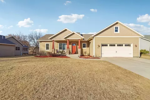 704 Orchard View Dr, Evansville, WI 53536