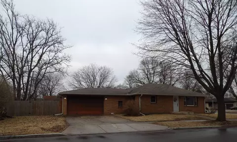 1206 Mayfair Dr, Janesville, WI 53545