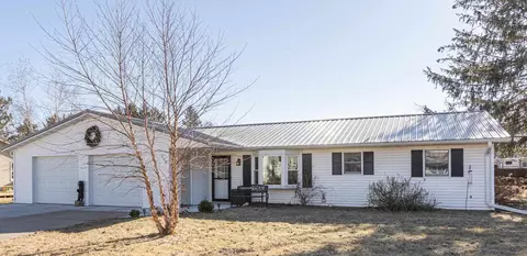 140 W Barber Ave, Livingston, WI 53554