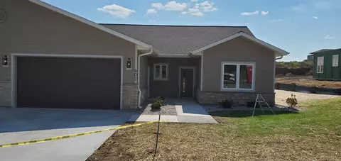 402 Louis Ln, Baraboo, WI 53913
