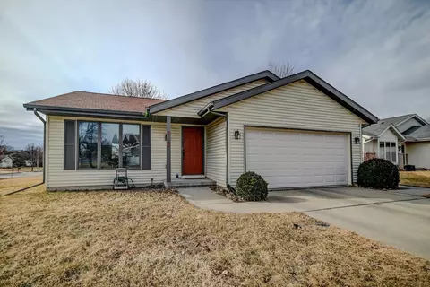 5116 Linden Pkwy, Mcfarland, WI 53558