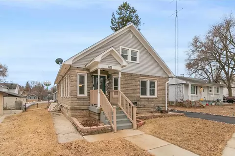 126 River St, Portage, WI 53901