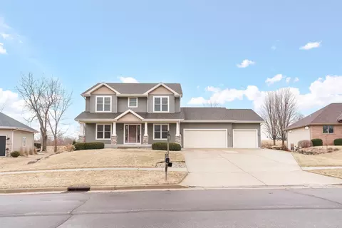 203 Ridgeview Ln, Columbus, WI 53925