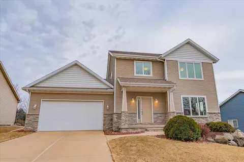 5627 Old Oak Dr, Fitchburg, WI 53711