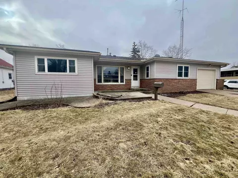 421 6th Ave, Baraboo, WI 53913