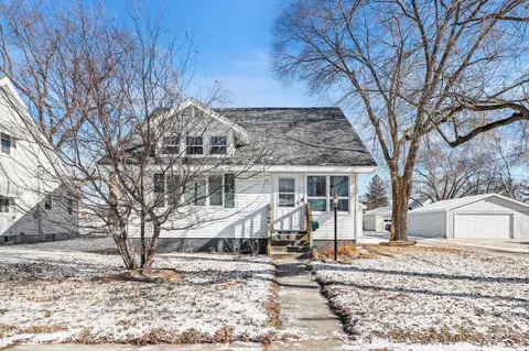 911 Adams St, Portage, WI 53901