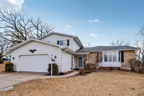 301 Tvedt Dr, Mount Horeb, WI 53572