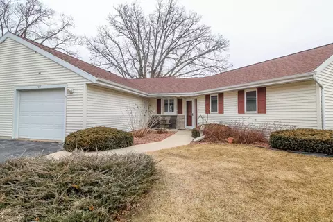 107 Oxford Ln, Cambridge, WI 53523