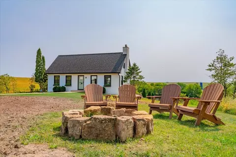776 County Road J, Mineral Point, WI 53565