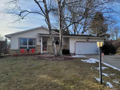 2573 Roanoke Cir, Madison, WI 53719