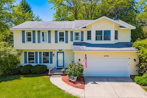 2570 Roanoke Cir, Madison, WI 53719