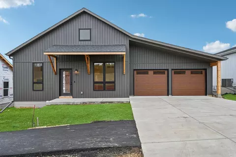 121 Lupine Ave, Poynette, WI 53955