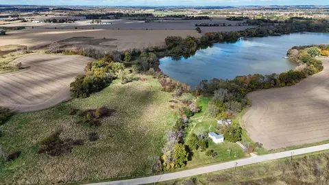 230 Ac Old Stone Rd, Stoughton, WI 53575