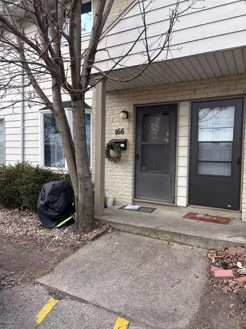 166 Lakewood Gardens Cir, Madison, WI 53704