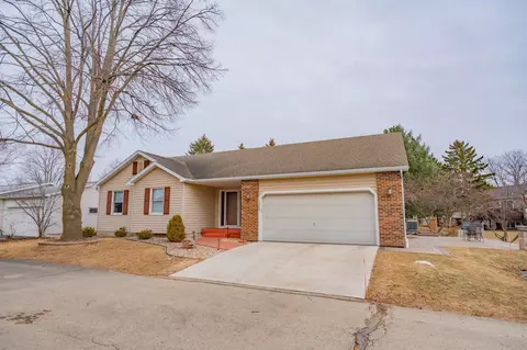 7509 E Village Crest Dr, Madison, WI 53719