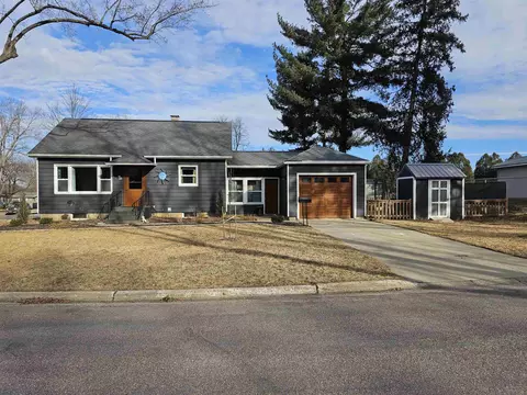 445 Mary Ave, Reedsburg, WI 53959