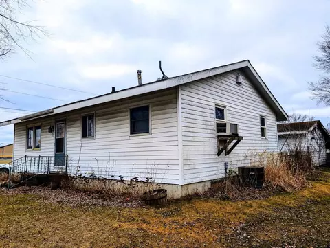 905 N 3rd St, Muscoda, WI 53573
