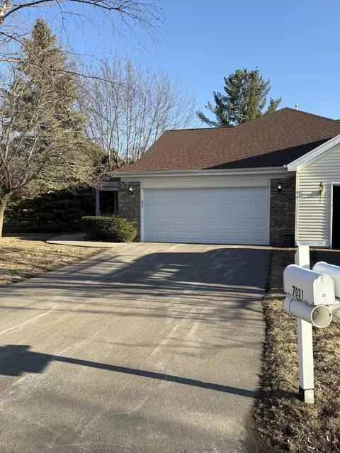 7031 Parkside Cir #7033, Deforest, WI 53532