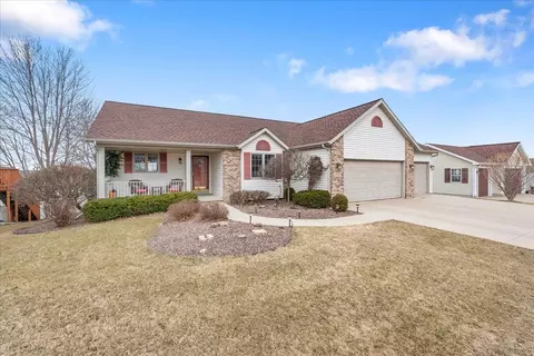 1352 Overlook Pass Rd, Sun Prairie, WI 53590