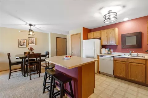 704 Herndon Dr #102, Madison, WI 53718