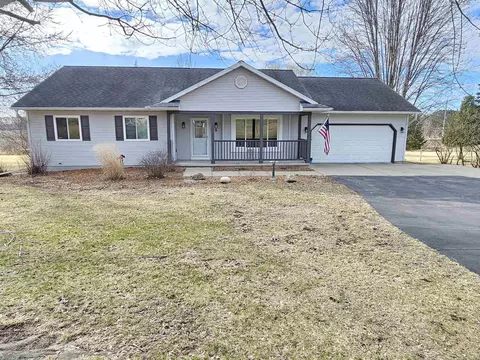 650 Mooreland Cir, Portage, WI 53901