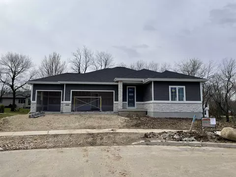 2365 Lonnie Ct, Sun Prairie, WI 53590