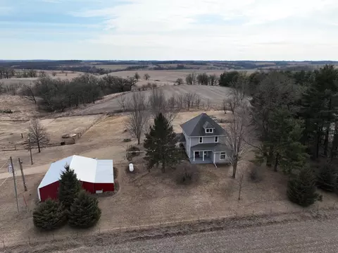6267 County Line Rd, Mineral Point, WI 53565