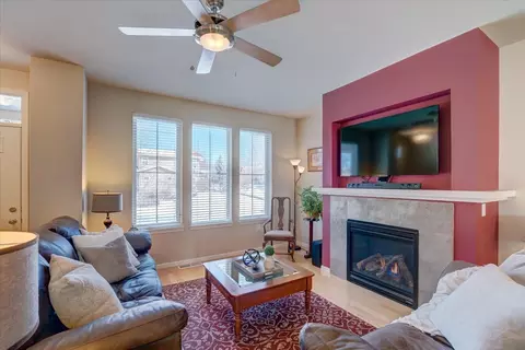 8205 Flagstone Dr #B, Madison, WI 53719
