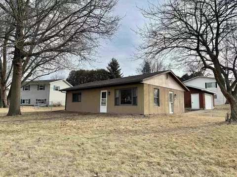 940 W Madison St, Platteville, WI 53818