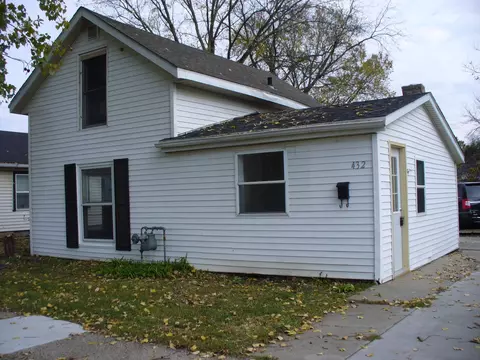 432 N Oakhill Ave, Janesville, WI 53548