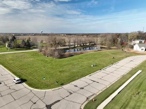 108 Pine Tree Ln, Darien, WI 53114