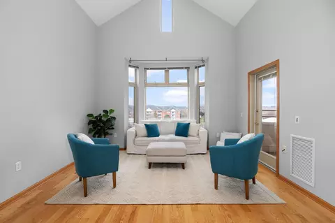 301 Harbour Town Dr #402, Madison, WI 53717