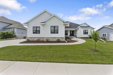 6697 Morning Dew Ln, Sun Prairie, WI 53590