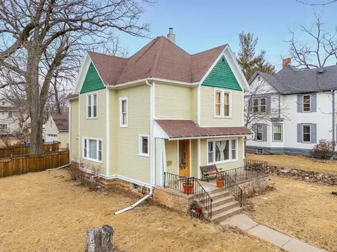 703 5th St, Baraboo, WI 53913