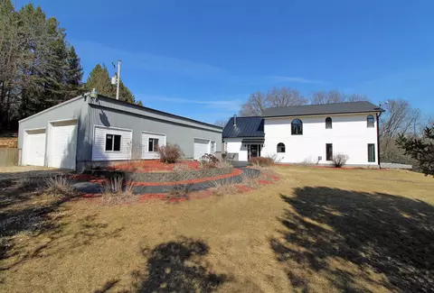 5260 Dyreson Rd, Dodgeville, WI 53533