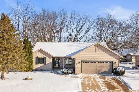 706 8th St, Prairie Du Sac, WI 53578